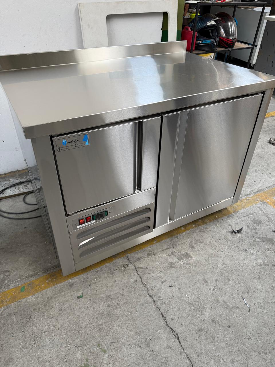 Mesa refrigerada o sostener congelados — Tecniartic